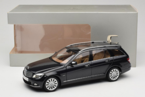Mercedes C-Class W204 Break Obsidian Black AUTOart 1:18 B66962349 Métal Moulé — image 8 sur 8