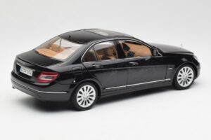 Mercedes C-Class W204 Obsidian Noir AUTOart 1:18 B66962365 Métal Moulé — image 3 sur 8