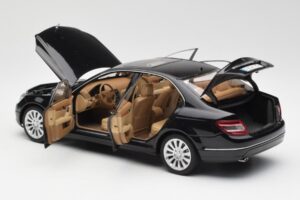 Mercedes C-Class W204 Obsidian Noir AUTOart 1:18 B66962365 Métal Moulé — image 5 sur 8