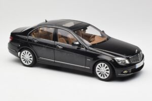 Mercedes C-Class W204 Obsidian Noir AUTOart 1:18 B66962365 Métal Moulé — image 6 sur 8
