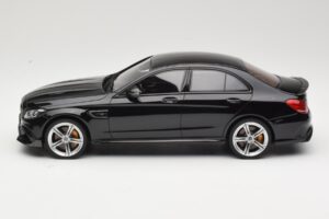 Mercedes C-Class W205 Brabus 650 Noir GT Spirit 1:18 GT132 Résine — image 3 sur 6