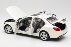 Mercedes C-Class W205 Diamond Blanc Métallisé Norev 1:18 B66960256 Métal Moulé — image 5 sur 8