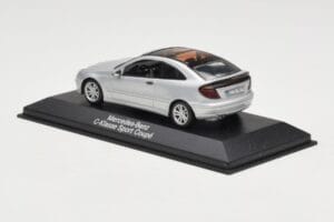 Mercedes C-Class W203 Sport Coupé Argent Minichamps 1:43 B66961916 Métal Moulé — image 3 sur 4