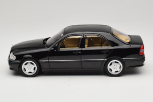 Mercedes C36 AMG W202 Obsidian Black Metallic Norev 1:18 183381 Métal Moulé — image 4 sur 8