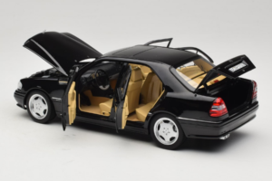 Mercedes C36 AMG W202 Obsidian Black Metallic Norev 1:18 183381 Métal Moulé — image 5 sur 8