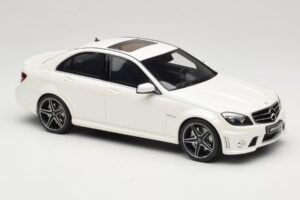 Mercedes C63 AMG W204 Diamond White GT Spirit 1:18 GT928 Résine — image 4 sur 6