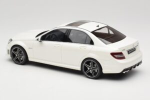 Mercedes C63 AMG W204 Diamond White GT Spirit 1:18 GT928 Résine — image 5 sur 6