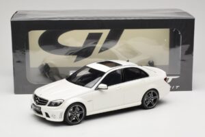Mercedes C63 AMG W204 Diamond White GT Spirit 1:18 GT928 Résine — image 6 sur 6