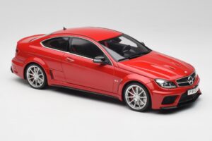 Mercedes AMG C63 W204 Rouge 2nd Choice GT Spirit 1:18 GT065-D1 Résine — image 4 sur 6