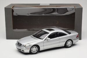 Mercedes CL 500 C215 Argent AUTOart 1:18 B66962152 Métal Moulé — image 8 sur 8