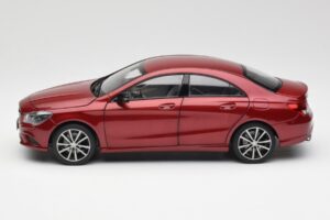Mercedes CLA C117 Designo Patagonia Rouge Métallisé Norev 1:18 B66960131 Métal Moulé — image 4 sur 8