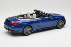 Mercedes CLE Cabriolet A236 Bleu Norev 1:18 B66960653 Métal Moulé — image 4 sur 9