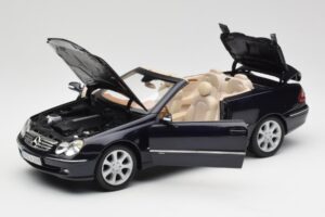 Mercedes CLK 500 W209 Cabriolet Bleu Foncé Métallique Kyosho 1:18 B66962174 Métal Moulé — image 2 sur 9