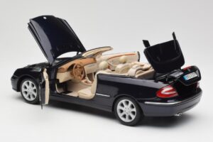 Mercedes CLK 500 W209 Cabriolet Bleu Foncé Métallique Kyosho 1:18 B66962174 Métal Moulé — image 6 sur 9