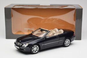 Mercedes CLK 500 W209 Cabriolet Bleu Foncé Métallique Kyosho 1:18 B66962174 Métal Moulé — image 9 sur 9