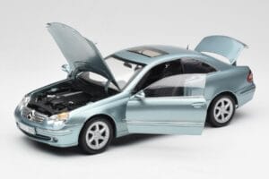 Mercedes CLK 500 W209 Bleu Clair Métallique Kyosho 1:18 B66962192 Métal Moulé — image 2 sur 8