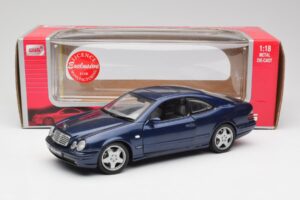 Mercedes CLK 55 AMG C209 Bleu Métallique Anson 1:18 30343 Métal Moulé — image 8 sur 8
