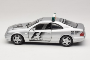 Mercedes AMG CLK 55 F1 Safety Car Maisto 1:18 B66005234 Métal Moulé — image 3 sur 6