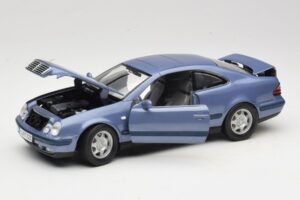 Mercedes CLK C208 Violet Anson 1:18 30330 Métal Moulé — image 2 sur 8