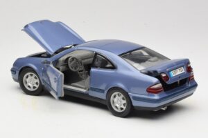 Mercedes CLK C208 Violet Anson 1:18 30330 Métal Moulé — image 5 sur 8