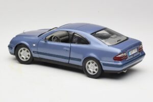 Mercedes CLK C208 Violet Anson 1:18 30330 Métal Moulé — image 7 sur 8