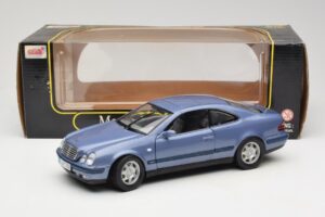 Mercedes CLK C208 Violet Anson 1:18 30330 Métal Moulé — image 8 sur 8