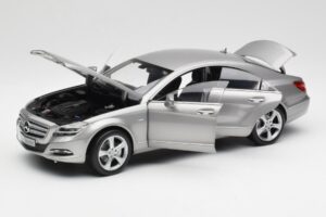 Mercedes CLS C218 Designo Alubeam Titanium Norev 1:18 B66961298 Métal Moulé — image 2 sur 8