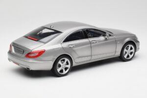 Mercedes CLS C218 Designo Alubeam Titanium Norev 1:18 B66961298 Métal Moulé — image 3 sur 8