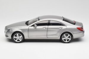 Mercedes CLS C218 Designo Alubeam Titanium Norev 1:18 B66961298 Métal Moulé — image 4 sur 8