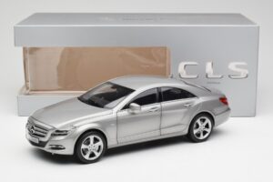 Mercedes CLS C218 Designo Alubeam Titanium Norev 1:18 B66961298 Métal Moulé — image 8 sur 8