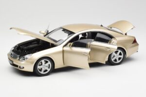 Mercedes CLS C219 Beige Clair Or Kyosho 1:18 08401LBE Métal Moulé — image 2 sur 8