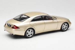 Mercedes CLS C219 Beige Clair Or Kyosho 1:18 08401LBE Métal Moulé — image 3 sur 8