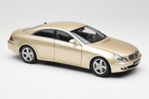 Mercedes CLS C219 Beige Clair Or Kyosho 1:18 08401LBE Métal Moulé — image 6 sur 8