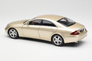 Mercedes CLS C219 Beige Clair Or Kyosho 1:18 08401LBE Métal Moulé — image 7 sur 8