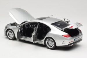 Mercedes CLS C257 Argent Norev 1:18 183489 Métal Moulé — image 5 sur 8