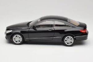 Mercedes E-Class Coupe C207 Obsidian Black Metallic Norev 1:18 B66962418 Métal Moulé — image 4 sur 8