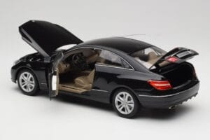 Mercedes E-Class Coupe C207 Obsidian Black Metallic Norev 1:18 B66962418 Métal Moulé — image 5 sur 8