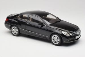 Mercedes E-Class Coupe C207 Obsidian Black Metallic Norev 1:18 B66962418 Métal Moulé — image 6 sur 8