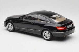 Mercedes E-Class Coupe C207 Obsidian Black Metallic Norev 1:18 B66962418 Métal Moulé — image 7 sur 8