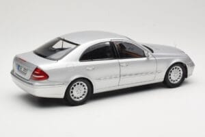 Mercedes E-Class W211 Argent Kyosho 1:18 B66962146 Métal Moulé — image 3 sur 8