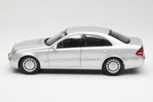 Mercedes E-Class W211 Argent Kyosho 1:18 B66962146 Métal Moulé — image 4 sur 8