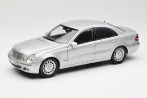 Mercedes E-Class W211 Argent Kyosho 1:18 B66962146 Métal Moulé