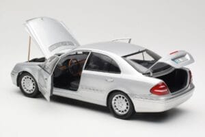 Mercedes E-Class W211 Argent Kyosho 1:18 B66962146 Métal Moulé — image 5 sur 8