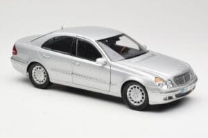 Mercedes E-Class W211 Argent Kyosho 1:18 B66962146 Métal Moulé — image 6 sur 8