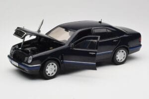 Mercedes E-Class W210 E320 Noir Sun Star 1:18 1151 Métal Moulé — image 2 sur 8