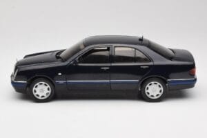 Mercedes E-Class W210 E320 Noir Sun Star 1:18 1151 Métal Moulé — image 4 sur 8