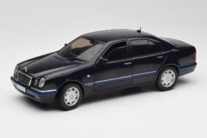 Mercedes E-Class W210 E320 Noir Sun Star 1:18 1151 Métal Moulé