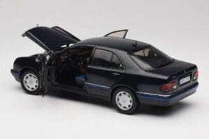 Mercedes E-Class W210 E320 Noir Sun Star 1:18 1151 Métal Moulé — image 5 sur 8