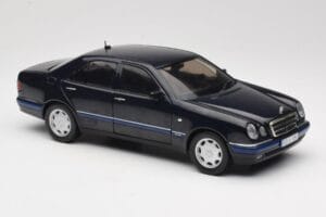 Mercedes E-Class W210 E320 Noir Sun Star 1:18 1151 Métal Moulé — image 6 sur 8