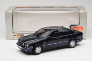 Mercedes E-Class W210 E320 Noir Sun Star 1:18 1151 Métal Moulé — image 8 sur 8